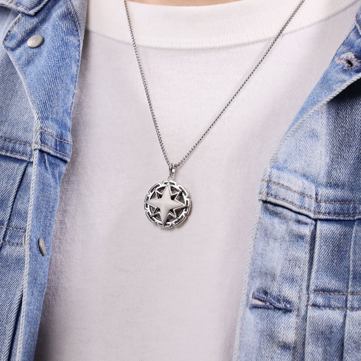 Reversible Black Onyx and Howlite Medalion Pendant in Sterling Silver, 24"
