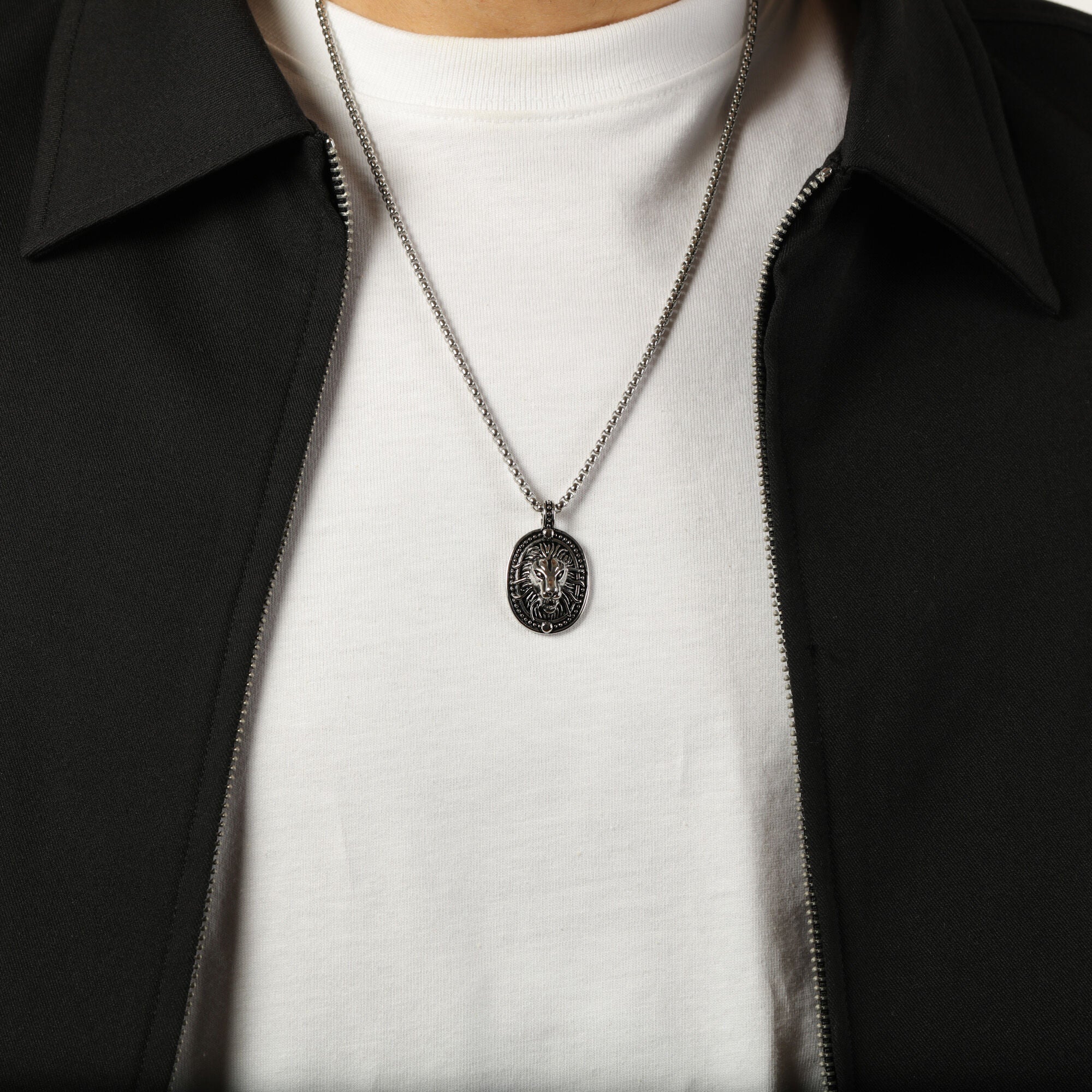 Lion's Head Medalion Pendant